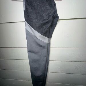 Old Navy Women's Two-Tone Gray Leggings